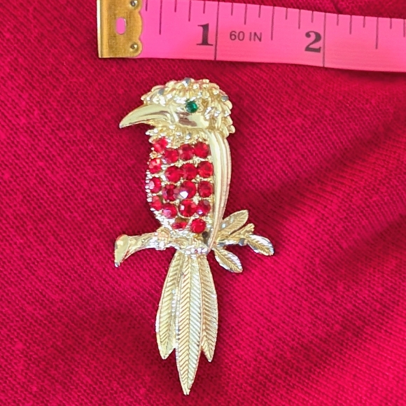 VTG Gold-Tone Parrot Bird Brooch with Red Crystal Accents Retro Figural Whimy - Picture 6 of 7